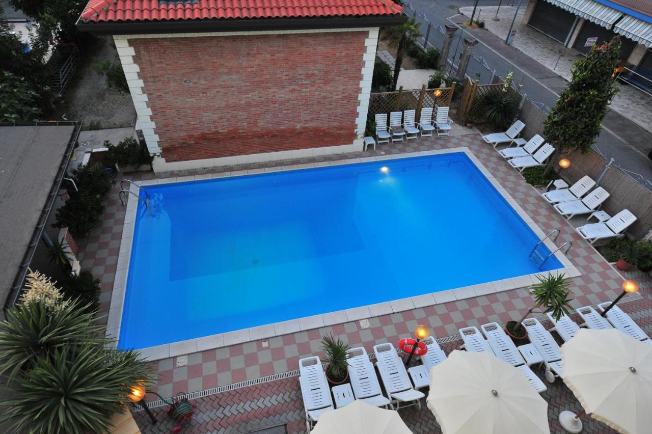 Hotel Franca Bellaria-Igea Marina Exterior foto